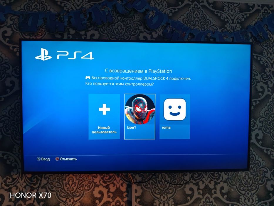 Продам PS4 Pro в отличном состоянии