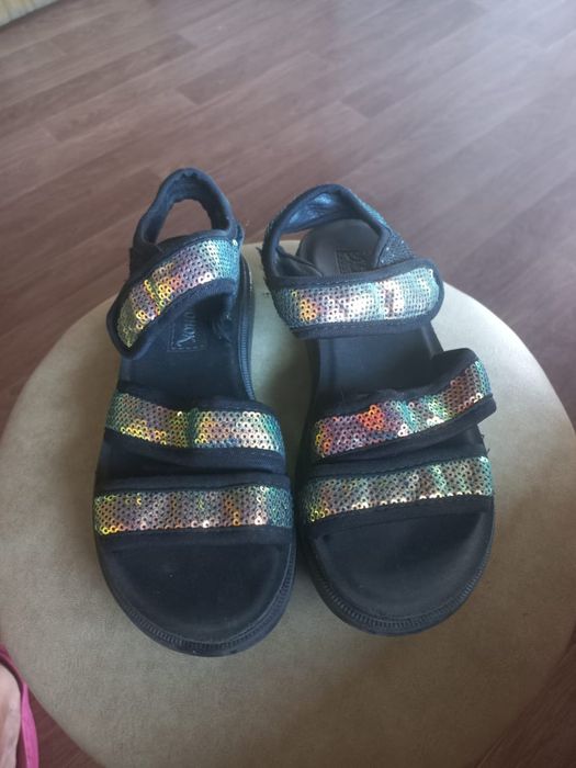 Детская обувь в хорошем состоянии