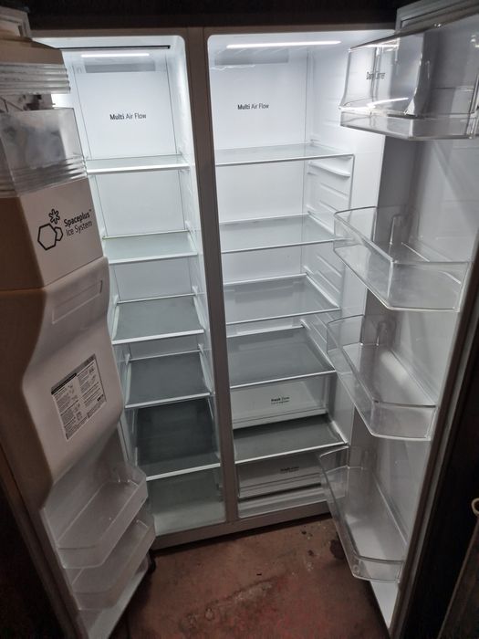 Frigider Side by Side LG