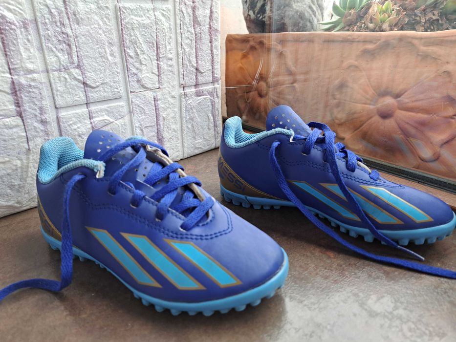 маратонки,кецове,спортни обувки футболни стоножки,Adidas,ном 31,адидас