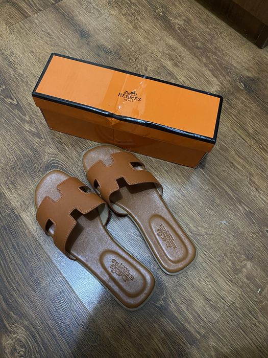 Hermes купила за 25 к продам за 10 к ни разу не надевала новый