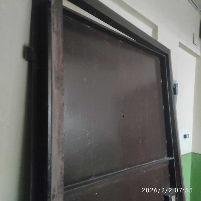 Метална врата с каса