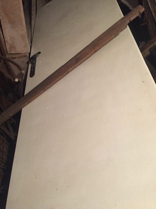 Продавам прозорци и врати