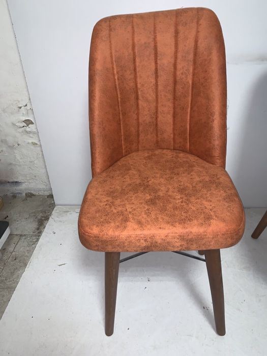 Трапвзна маса комплект със столове