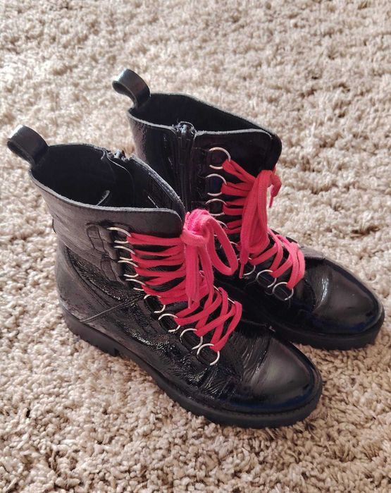 Ghete dama piele naturala lacuita marime 37 stare foarte buna