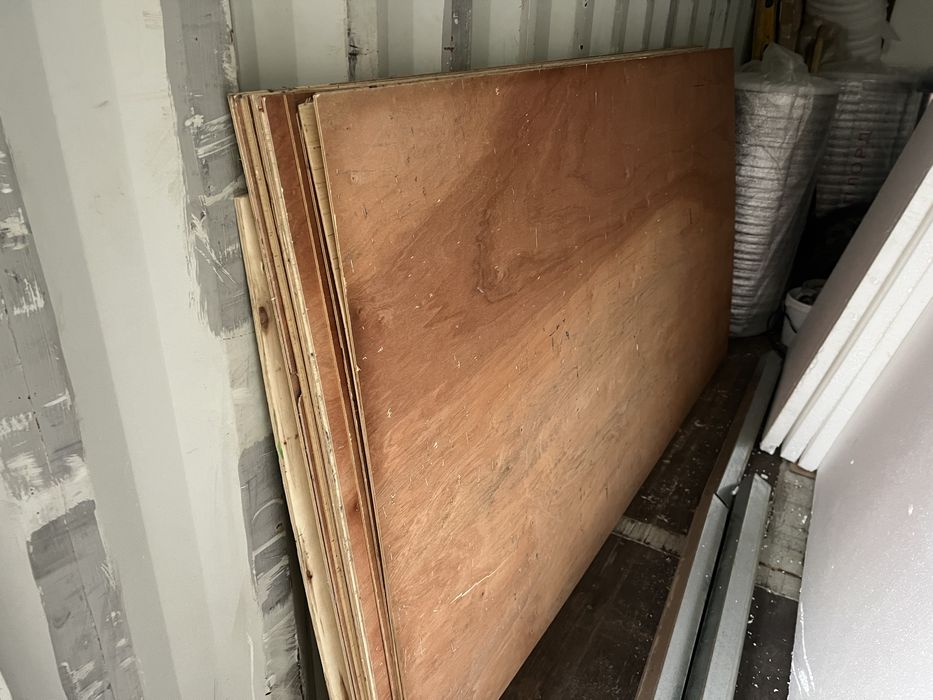 Фанера 1,22 * 2,44 м., толщина 4 мм, продам недорого.