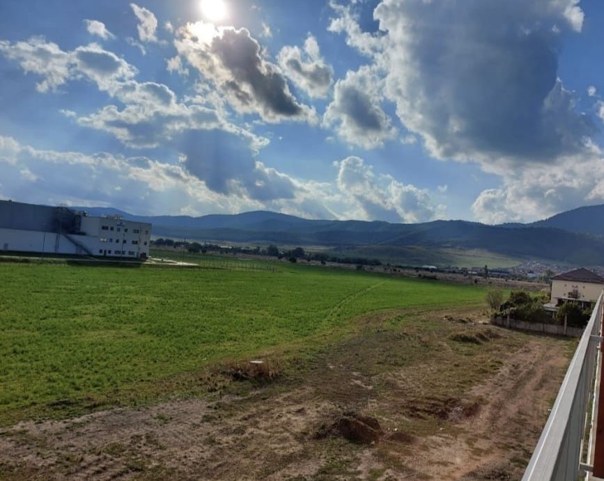 Garsonieră bloc nou – Codlea– loc parcare – 1.350 lei