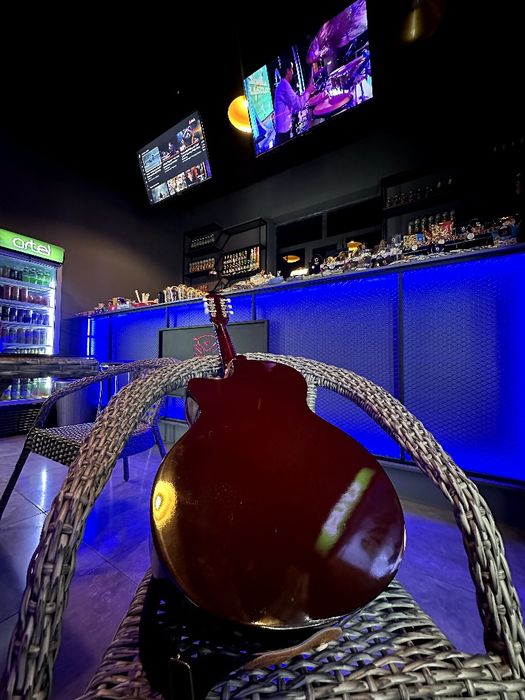 Gitara sotiladi! Srochna!