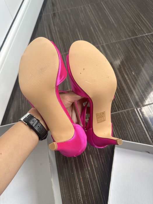 Обувки на висок ток