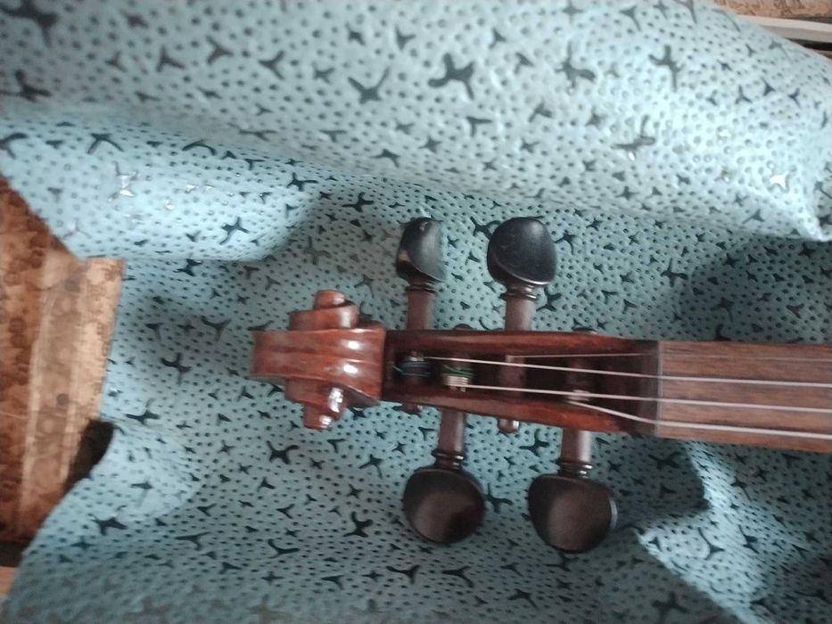 Старинна цигулка