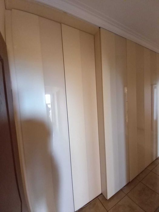 Гардероб вграден за коридор, мдф, затвряне с магнити и пуш бутони