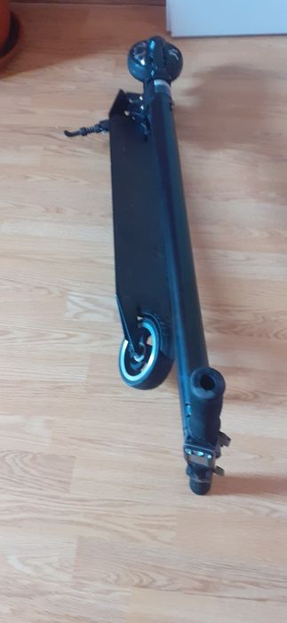 Vand trotineta electrica ca nou