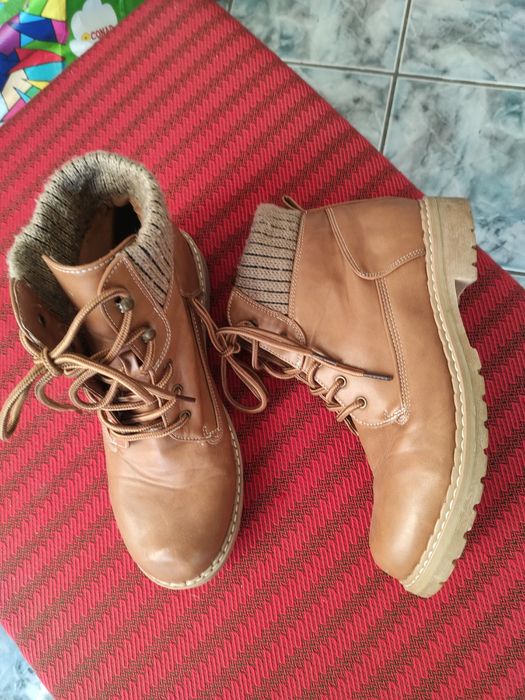 Ghete din piele 100%, nr. 41.
Foarte comode, foarte ușoare pr