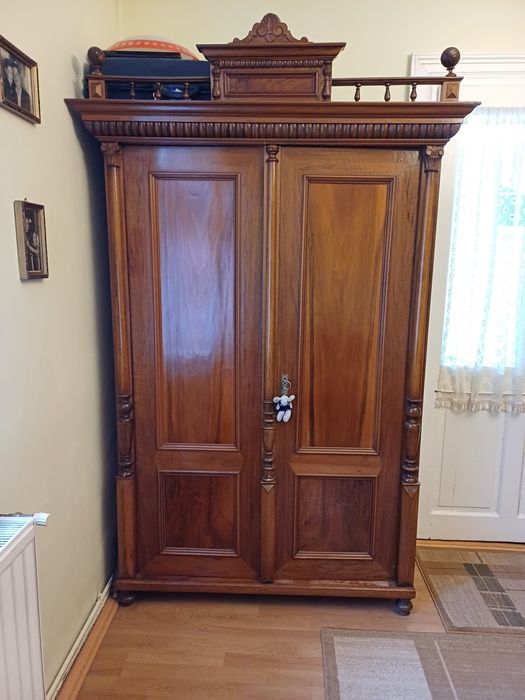 Dulap lemn masiv nuc