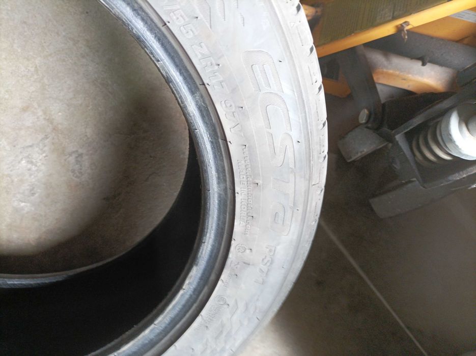 Продавам 2 летни гуми 225/55ZR17 -40 лв/бр. /20.45 Евро/бр.