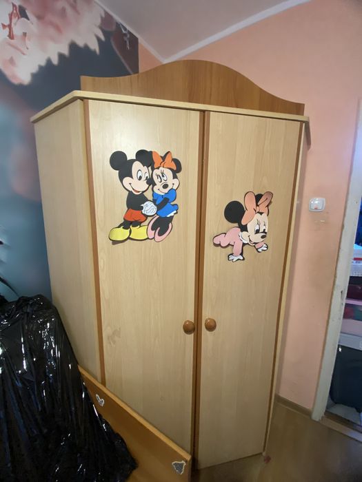 Dulap pe colț spatios pentru copii