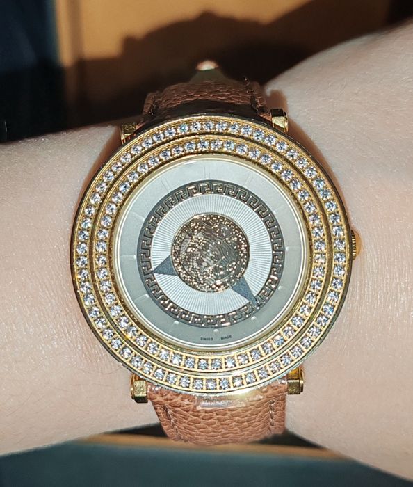 Часы Versace, женские, новые, возможен торг.