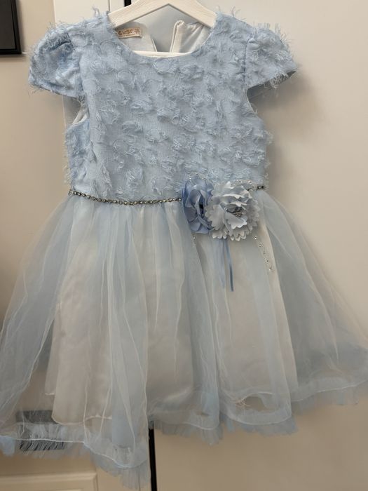 Нарядное платье на девочку