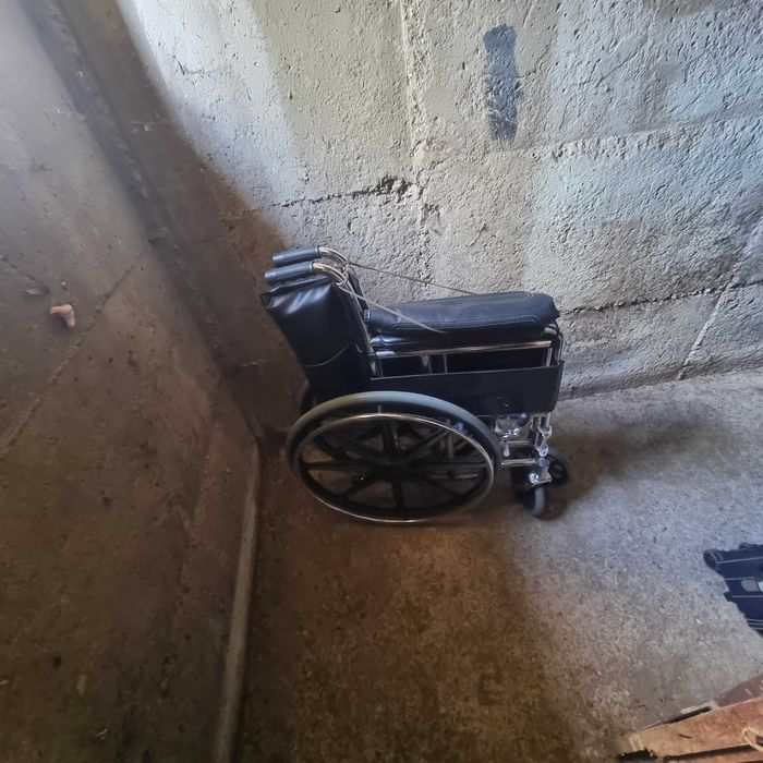 Инвалидна количка като нова е