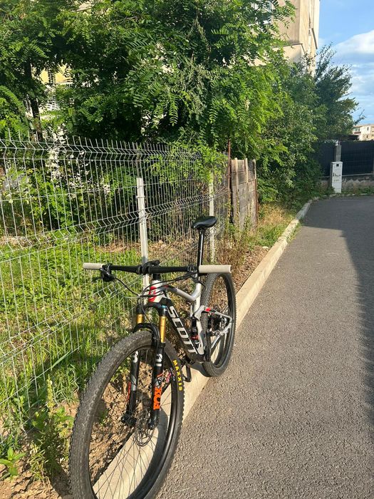 Vând bicicletă Scott Spark Custom