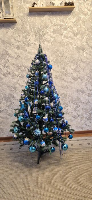 Елка с игрушками