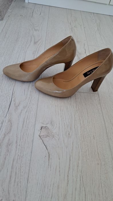 Vând pantofi Musette