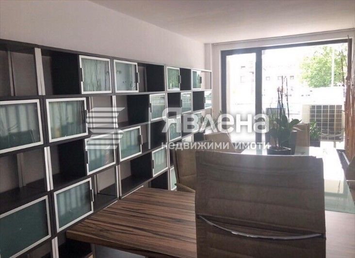 Продава се Двустаен апартамент в Варна, Бриз - 100 кв.м за 1800 €/кв.м - Снимка #3