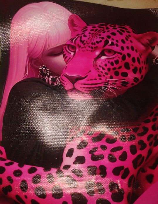 Розов Леопард с момиче