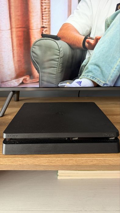 Vand PS4 Slim 512gb + 9 Jocuri