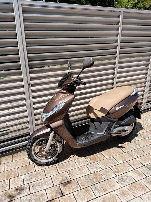 Scuter Moped Benzina