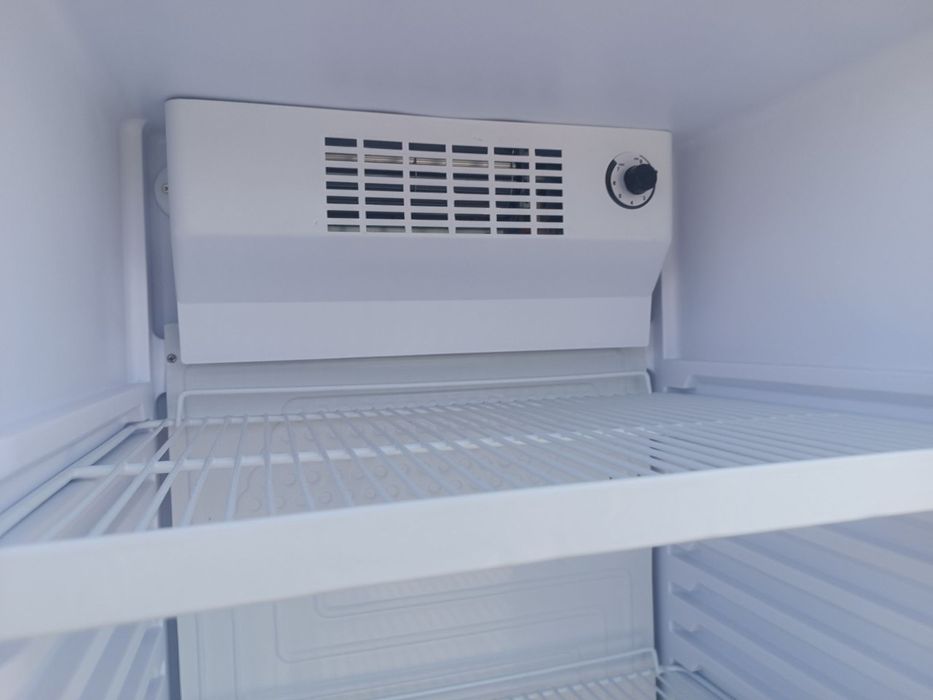 Vetrina muzlatgich Ferre