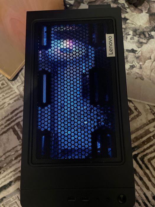 Геймърски Компютър и Геймърски Монитор