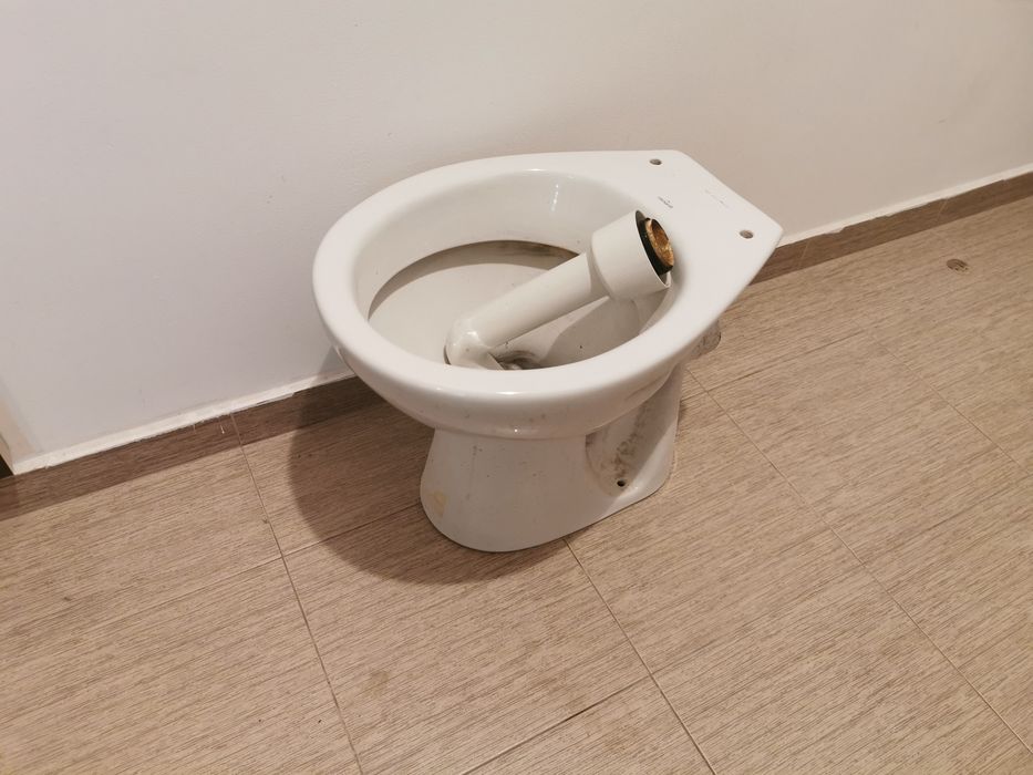Vand Set mobilier de baie + chiuveta și toaleta