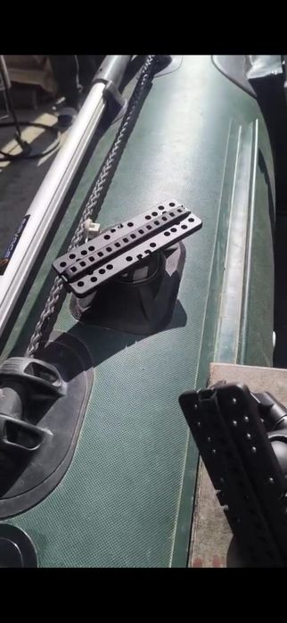 Vând suporti sonar tip RAM pentru barcă