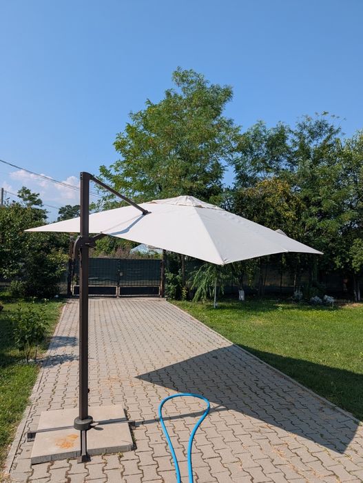 Umbrelă de grădină / terasă 3x3m, tip banană (cu picior lateral), Foarte Trainică & Robustă