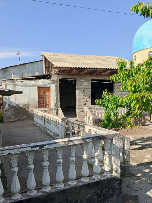 Фаргона шахарда Срочно ховли уй сотилади 5.5 сотихлик