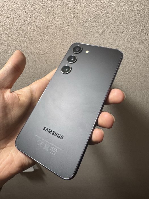 Galaxy S23 qora pachti ideal