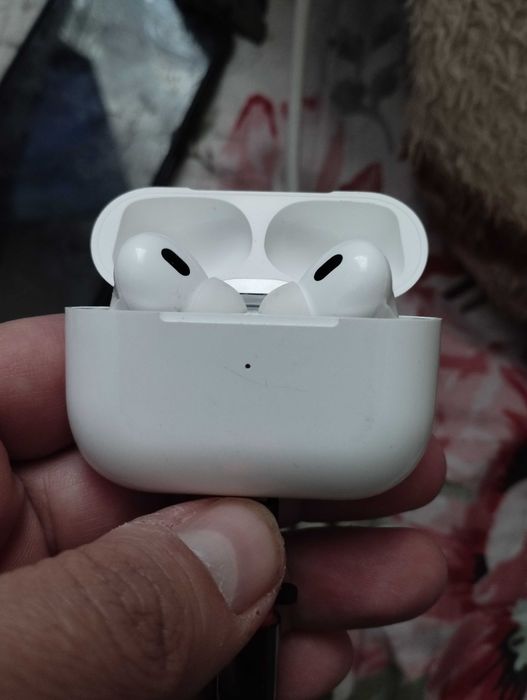 Продаю не спеша свой телефон наушники бонус.