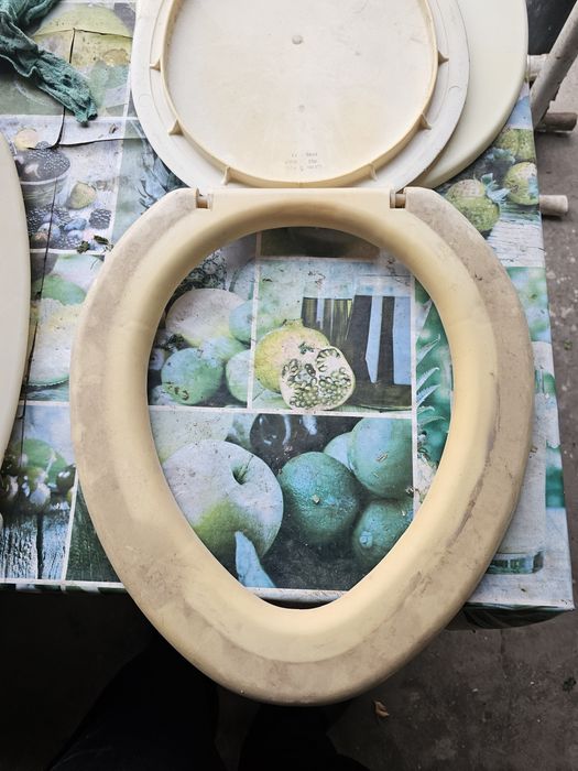 Крышка от унитаза