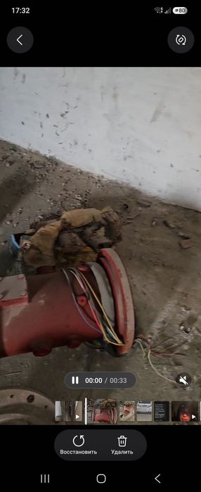 Насос на автокран