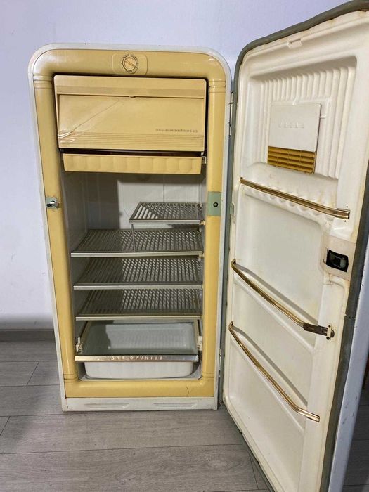 Frigider Vintage Mockba cu Congelator