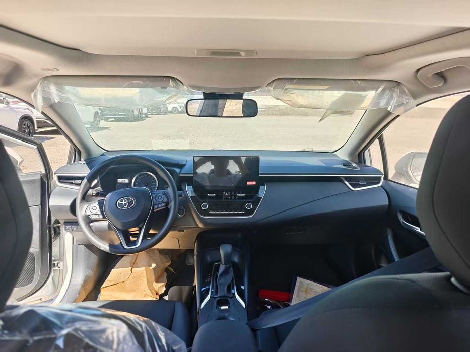 Toyota Corolla D-4T, седан, белый цвет.