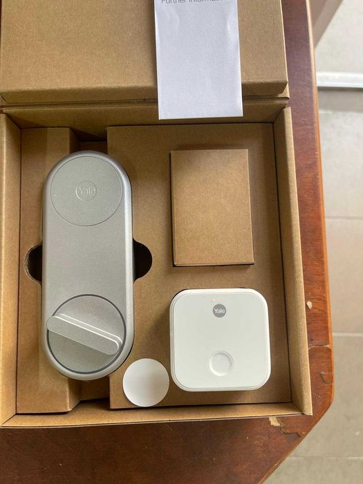 Bosch Smart Home, Yale Linus® Smart Lock, încuietoare cu punte WiFi, compatibilă cu Amazon Alexa, Apple HomeKit și Google Home