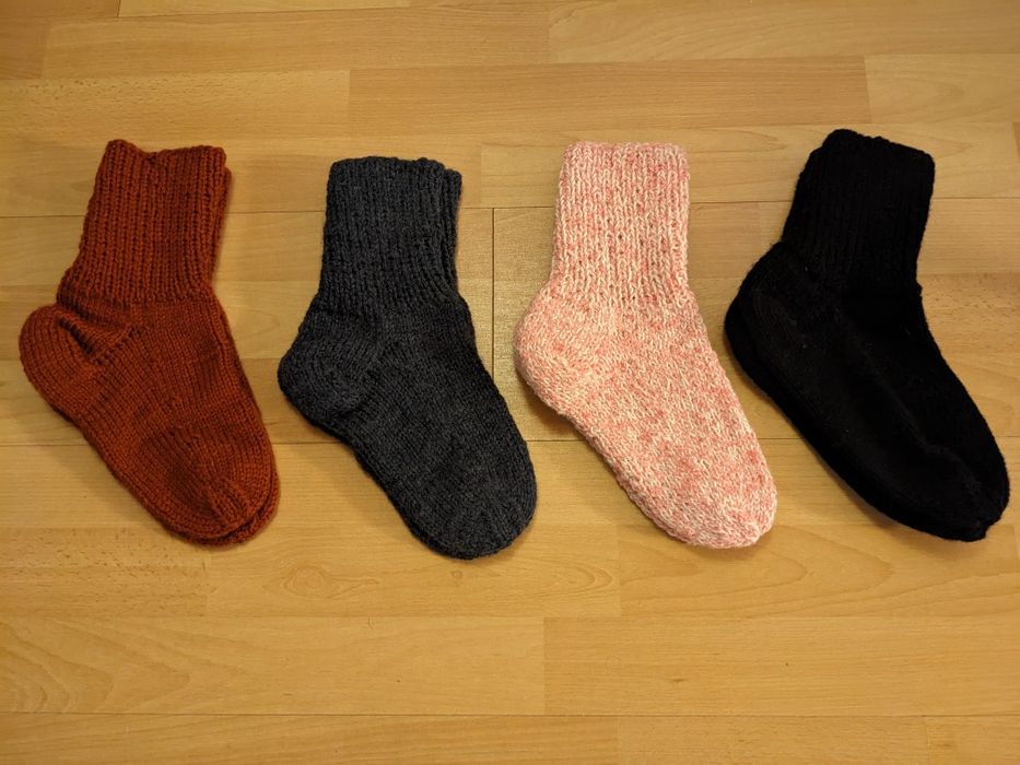 Sosete calduroase,tricotate manual!!