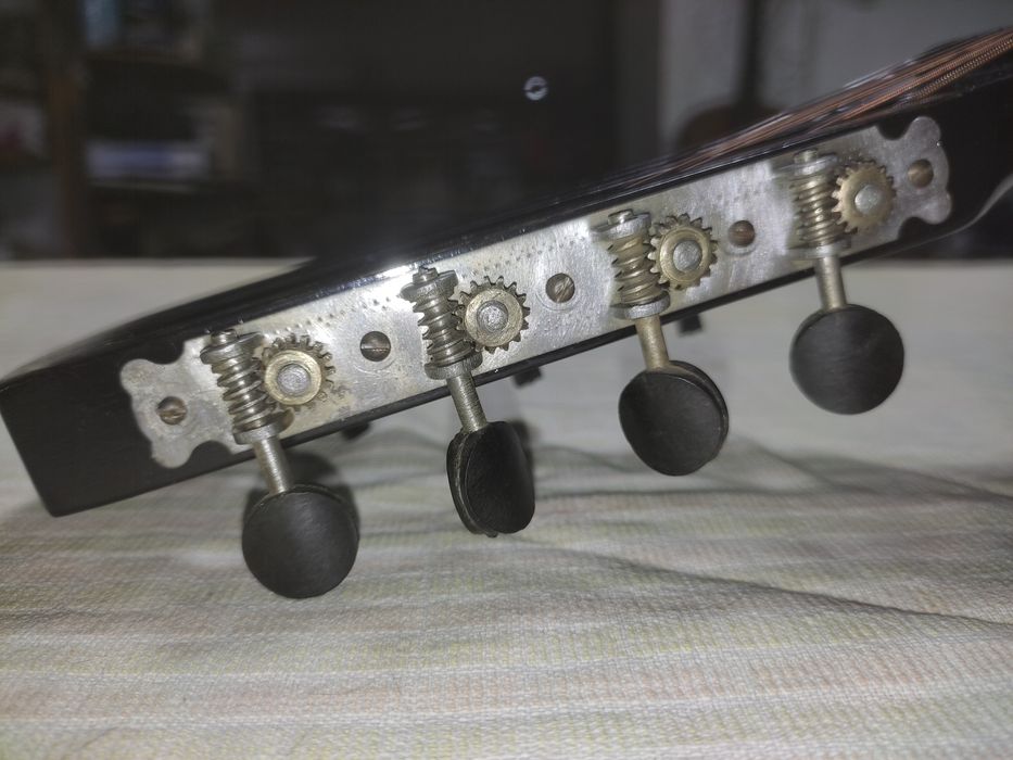 Гитара семиструнная.