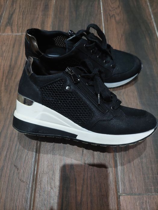 Дамски  спортни обувки