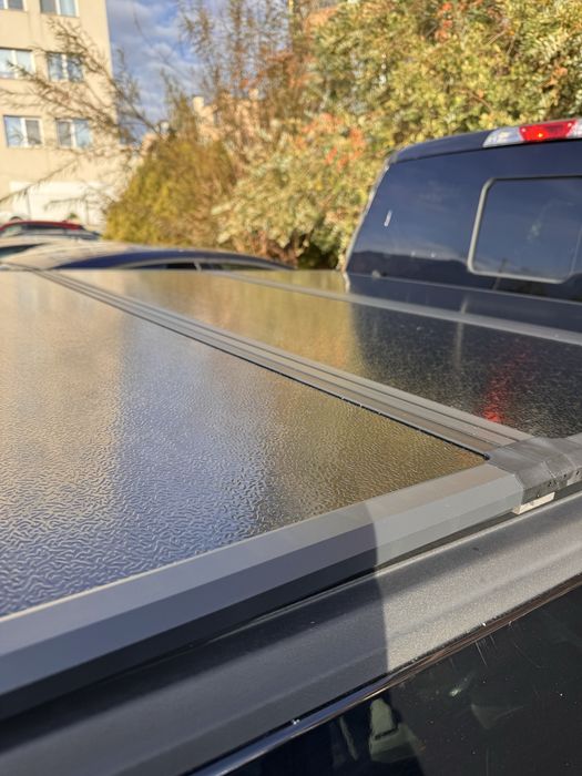 Нов твърд сгъваем капак за Ford F-150 5.5 ft – Tri-Fold