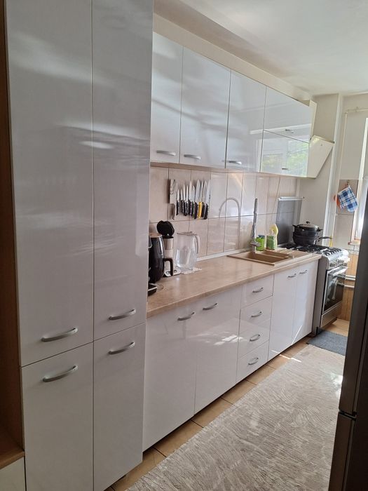 DE VANZARE 2 camere,avantaje multiple,renovat,balcon construit,centrală proprie