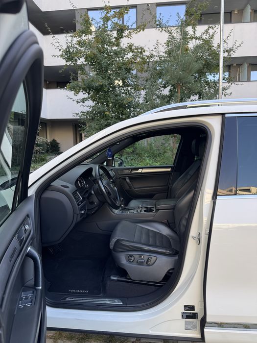 VW Touareg R-Line 3.0 TDI V6 • 4Motion • Suspensie Pneumatică • Full Option