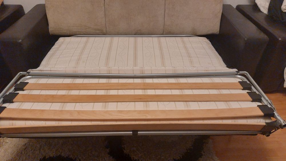 Timis: Canapea extensibila din piele ecologica cu saltea pe lamele